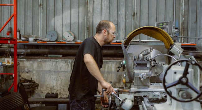 Токарь Токарный станок